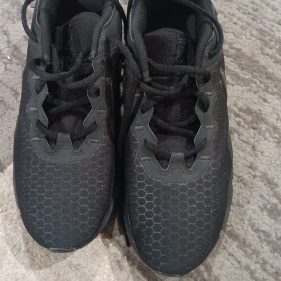 Nike Charcoal Black Running Shoes - Picture 2 of 3